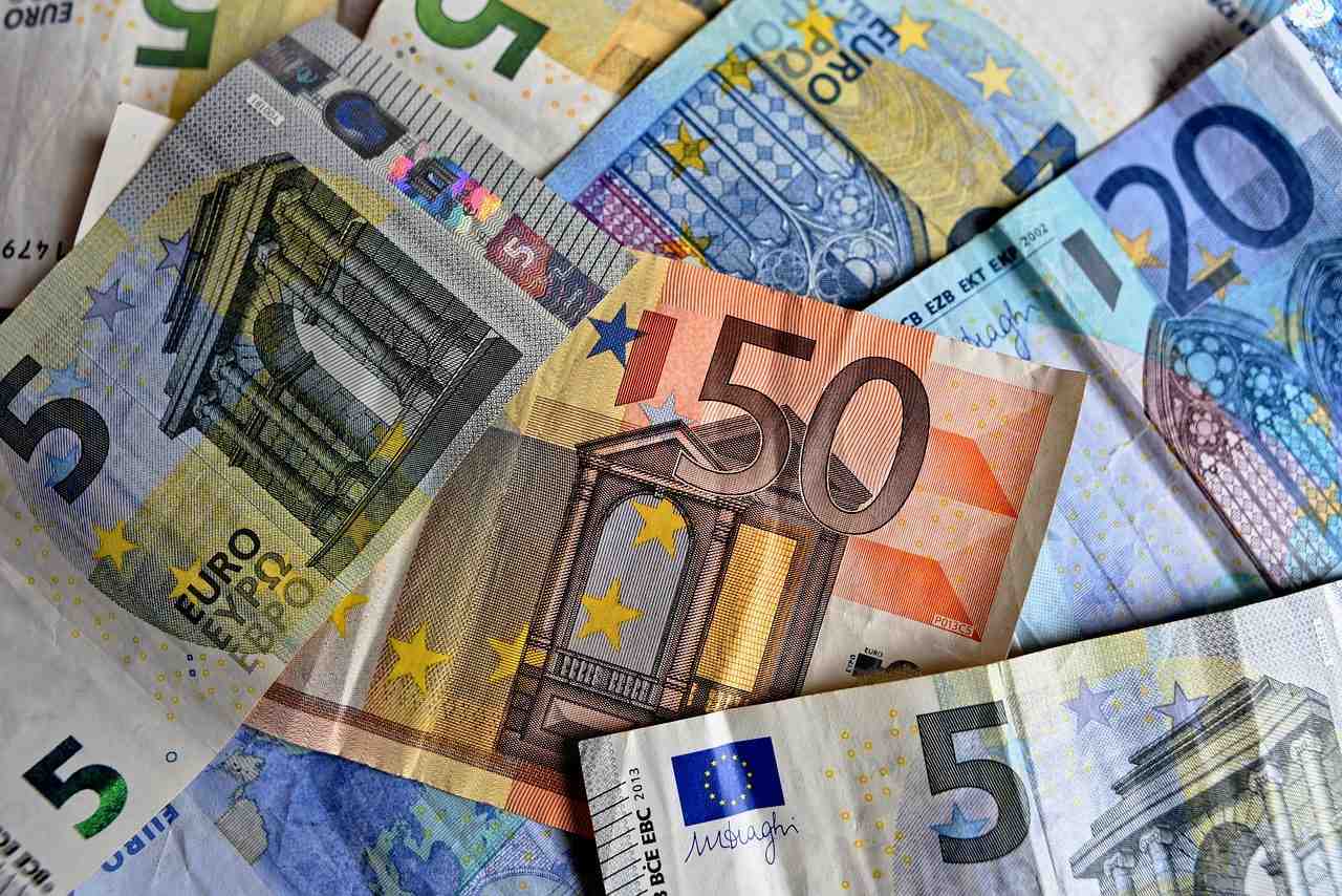 l'argent, billets de banque, billets en euro